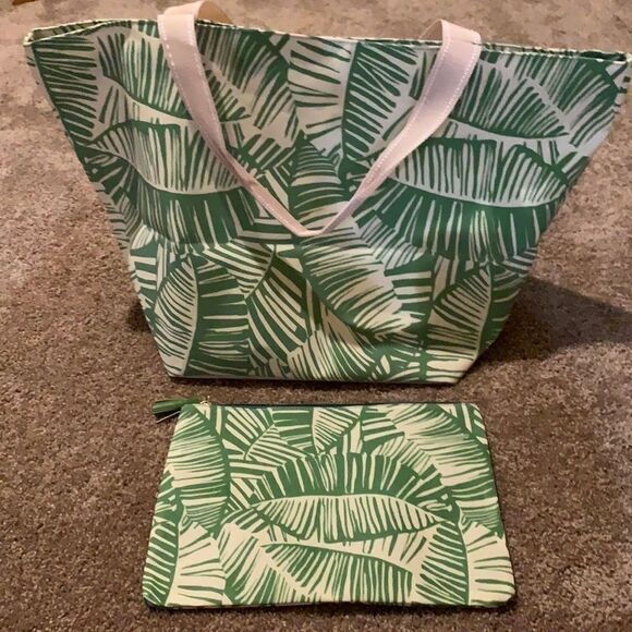 Palm tote with matching pouch. - Picture 1 of 11